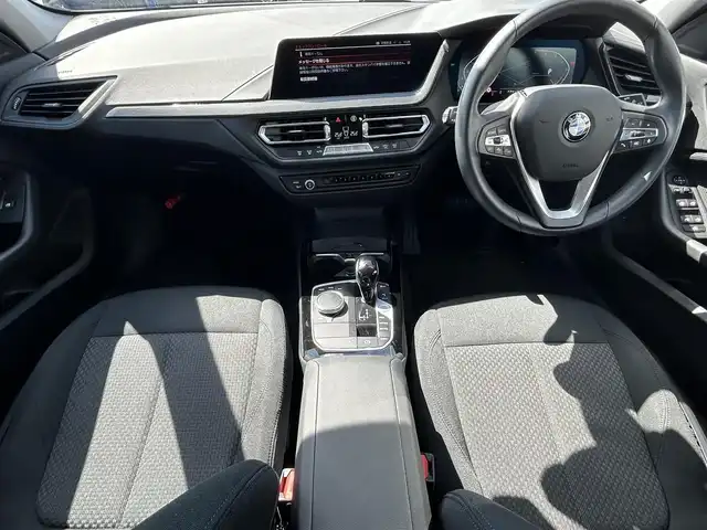 ＢＭＷ １１８ｉ プレイ 奈良県 2022(令4)年 0.4万km アルピンホワイトⅢ 1オーナー/純正メーカーナビ/BT/USB/FM/AM//衝突軽減システム/レーンキープアシスト/レーダークルコン/コーナーセンサー/横滑り防止装置/ブラインドスポットモニター/クリアランスソナー/バックカメラ/ETC/前後ドラレコ/置くだけ充電/電動リアゲート/シフトマイナスモード/ステアリングスイッチ/プッシュスタート/パワーシート/D席メモリーシート/サイドエアバック/オートLEDライト/保証書・取説・スペアキー付