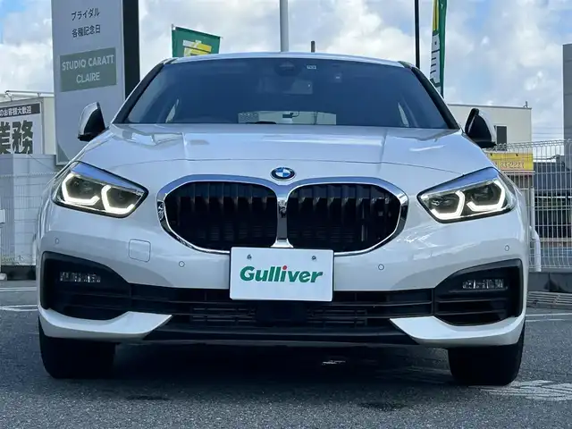 ＢＭＷ １１８ｉ プレイ 奈良県 2022(令4)年 0.4万km アルピンホワイトⅢ 1オーナー/純正メーカーナビ/BT/USB/FM/AM//衝突軽減システム/レーンキープアシスト/レーダークルコン/コーナーセンサー/横滑り防止装置/ブラインドスポットモニター/クリアランスソナー/バックカメラ/ETC/前後ドラレコ/置くだけ充電/電動リアゲート/シフトマイナスモード/ステアリングスイッチ/プッシュスタート/パワーシート/D席メモリーシート/サイドエアバック/オートLEDライト/保証書・取説・スペアキー付