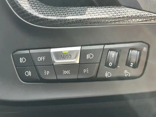 ＢＭＷ １１８ｉ プレイ 奈良県 2022(令4)年 0.4万km アルピンホワイトⅢ 1オーナー/純正メーカーナビ/BT/USB/FM/AM//衝突軽減システム/レーンキープアシスト/レーダークルコン/コーナーセンサー/横滑り防止装置/ブラインドスポットモニター/クリアランスソナー/バックカメラ/ETC/前後ドラレコ/置くだけ充電/電動リアゲート/シフトマイナスモード/ステアリングスイッチ/プッシュスタート/パワーシート/D席メモリーシート/サイドエアバック/オートLEDライト/保証書・取説・スペアキー付