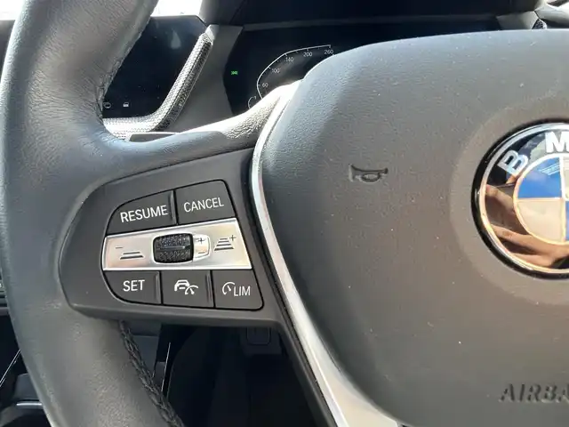 ＢＭＷ １１８ｉ プレイ 奈良県 2022(令4)年 0.4万km アルピンホワイトⅢ 1オーナー/純正メーカーナビ/BT/USB/FM/AM//衝突軽減システム/レーンキープアシスト/レーダークルコン/コーナーセンサー/横滑り防止装置/ブラインドスポットモニター/クリアランスソナー/バックカメラ/ETC/前後ドラレコ/置くだけ充電/電動リアゲート/シフトマイナスモード/ステアリングスイッチ/プッシュスタート/パワーシート/D席メモリーシート/サイドエアバック/オートLEDライト/保証書・取説・スペアキー付