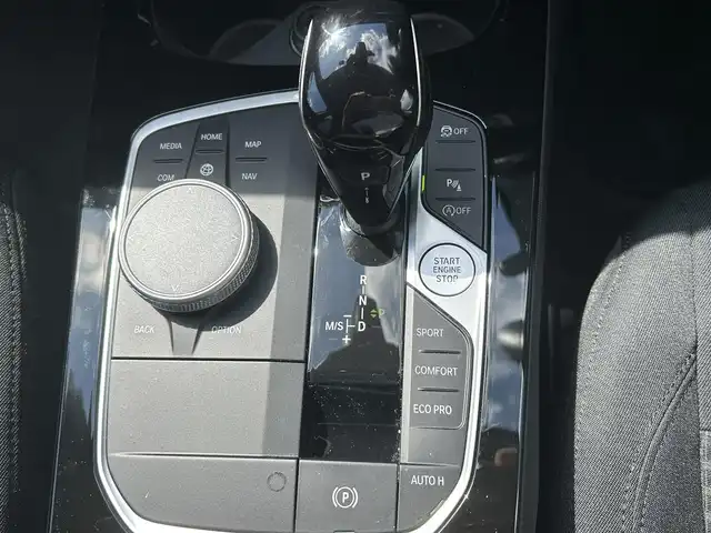 ＢＭＷ １１８ｉ プレイ 奈良県 2022(令4)年 0.4万km アルピンホワイトⅢ 1オーナー/純正メーカーナビ/BT/USB/FM/AM//衝突軽減システム/レーンキープアシスト/レーダークルコン/コーナーセンサー/横滑り防止装置/ブラインドスポットモニター/クリアランスソナー/バックカメラ/ETC/前後ドラレコ/置くだけ充電/電動リアゲート/シフトマイナスモード/ステアリングスイッチ/プッシュスタート/パワーシート/D席メモリーシート/サイドエアバック/オートLEDライト/保証書・取説・スペアキー付