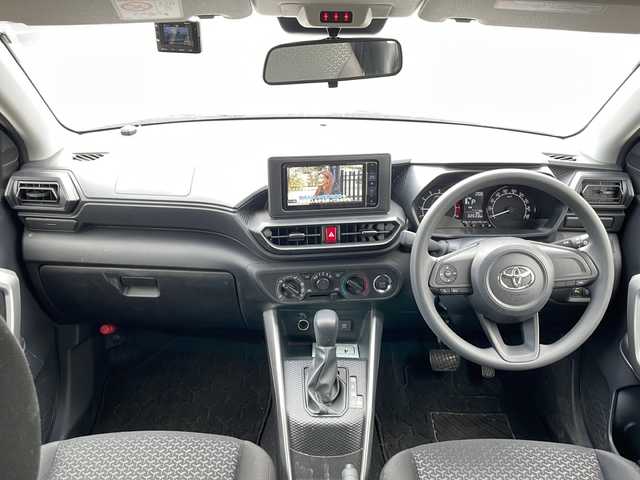 トヨタ ライズ XS 道東・釧路十勝 2021(令3)年 3.3万km シャイニングホワイトパール 4WD/社外メモリナビ　/(フルセグTV/ＤＶＤ再生/Ｂｌｕｅｔｏｏｔｈ接続)　/前後ドライブレコーダー　/ビルトインＥＴＣ2.0　/バックカメラ　/前席シートヒーター　/前後コーナーセンサー　/衝突軽減ブレーキ/横滑り防止装置　/アイドリングストップ/スマートキー/プッシュスタート　/純正ＬＥＤヘッドライト　/純正フロアマット/サマータイヤ積み込み