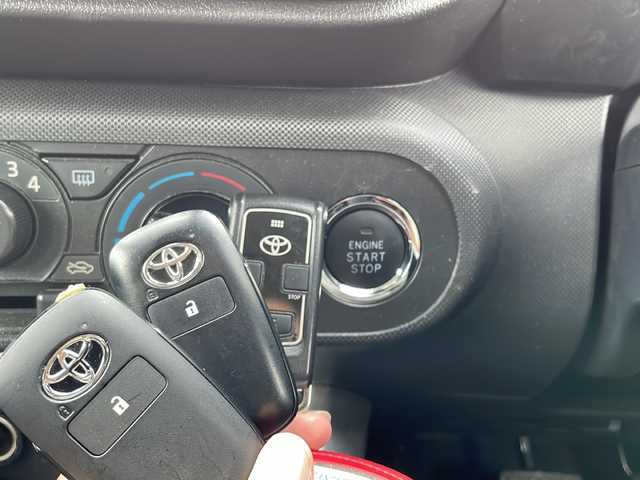 トヨタ ライズ XS 道東・釧路十勝 2021(令3)年 3.3万km シャイニングホワイトパール 4WD/社外メモリナビ　/(フルセグTV/ＤＶＤ再生/Ｂｌｕｅｔｏｏｔｈ接続)　/前後ドライブレコーダー　/ビルトインＥＴＣ2.0　/バックカメラ　/前席シートヒーター　/前後コーナーセンサー　/衝突軽減ブレーキ/横滑り防止装置　/アイドリングストップ/スマートキー/プッシュスタート　/純正ＬＥＤヘッドライト　/純正フロアマット/サマータイヤ積み込み