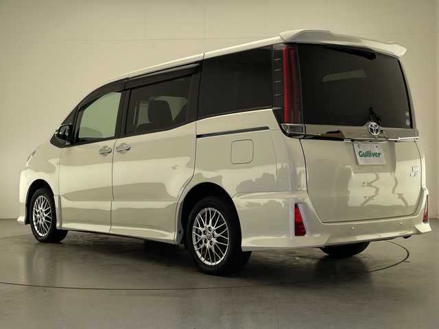 トヨタ ノア ハイブリッド Si ダブルバイビーⅡ 宮崎県 2020(令2)年 7万km ホワイトパールクリスタルシャイン ワンオーナー/Toyota Safety Sense/〇プリクラシュセーフティ/〇レーンディパーチャーアラート/〇パーキングサポートブレーキ/〇オートマチックハイビーム/〇クリアランスソナー/〇先行車発進告知/社外9インチSDナビ/フルセグTV/CD/DVD/Bluetooth/バックカメラ/社外11.6インチ後席フリップダウンモニター（TVM-FW1100）/両側パワースライドドア/ハーフレザーシート/シートヒーター/クルーズコントロール/前後ドライブレコーダー/純正16インチAW/スマートキー×2/ETC/保証書/取扱説明書