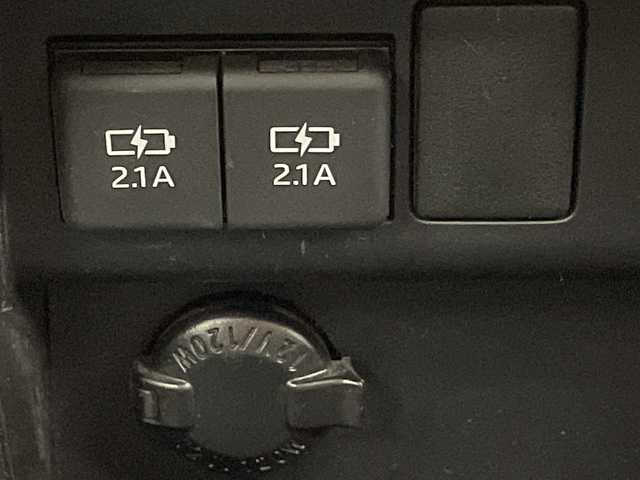 トヨタ ノア ハイブリッド Si ダブルバイビーⅡ 宮崎県 2020(令2)年 7万km ホワイトパールクリスタルシャイン ワンオーナー/Toyota Safety Sense/〇プリクラシュセーフティ/〇レーンディパーチャーアラート/〇パーキングサポートブレーキ/〇オートマチックハイビーム/〇クリアランスソナー/〇先行車発進告知/社外9インチSDナビ/フルセグTV/CD/DVD/Bluetooth/バックカメラ/社外11.6インチ後席フリップダウンモニター（TVM-FW1100）/両側パワースライドドア/ハーフレザーシート/シートヒーター/クルーズコントロール/前後ドライブレコーダー/純正16インチAW/スマートキー×2/ETC/保証書/取扱説明書