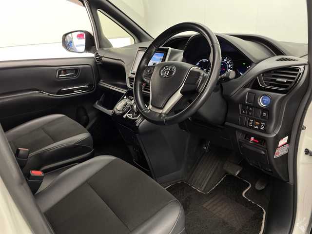 トヨタ ノア ハイブリッド Si ダブルバイビーⅡ 宮崎県 2020(令2)年 7万km ホワイトパールクリスタルシャイン ワンオーナー/Toyota Safety Sense/〇プリクラシュセーフティ/〇レーンディパーチャーアラート/〇パーキングサポートブレーキ/〇オートマチックハイビーム/〇クリアランスソナー/〇先行車発進告知/社外9インチSDナビ/フルセグTV/CD/DVD/Bluetooth/バックカメラ/社外11.6インチ後席フリップダウンモニター（TVM-FW1100）/両側パワースライドドア/ハーフレザーシート/シートヒーター/クルーズコントロール/前後ドライブレコーダー/純正16インチAW/スマートキー×2/ETC/保証書/取扱説明書