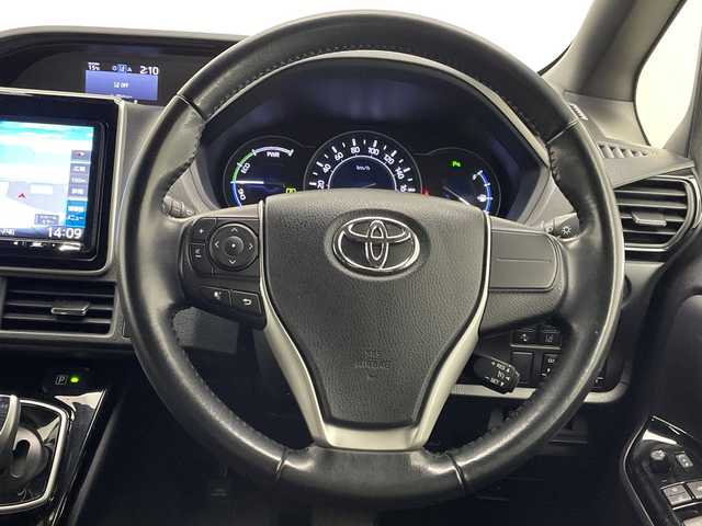 トヨタ ノア ハイブリッド Si ダブルバイビーⅡ 宮崎県 2020(令2)年 7万km ホワイトパールクリスタルシャイン ワンオーナー/Toyota Safety Sense/〇プリクラシュセーフティ/〇レーンディパーチャーアラート/〇パーキングサポートブレーキ/〇オートマチックハイビーム/〇クリアランスソナー/〇先行車発進告知/社外9インチSDナビ/フルセグTV/CD/DVD/Bluetooth/バックカメラ/社外11.6インチ後席フリップダウンモニター（TVM-FW1100）/両側パワースライドドア/ハーフレザーシート/シートヒーター/クルーズコントロール/前後ドライブレコーダー/純正16インチAW/スマートキー×2/ETC/保証書/取扱説明書