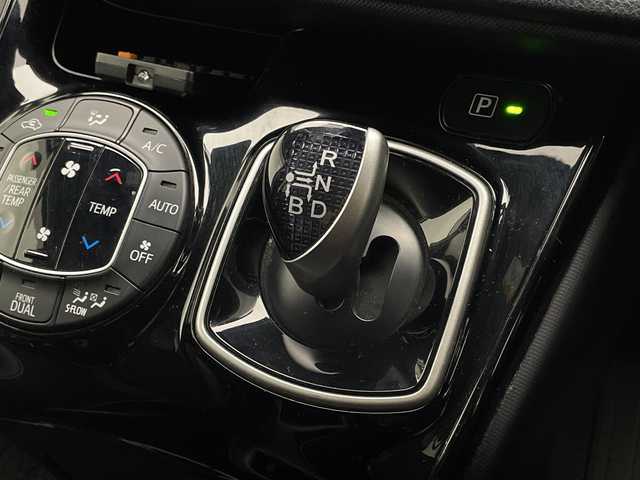 トヨタ ノア ハイブリッド Si ダブルバイビーⅡ 宮崎県 2020(令2)年 7万km ホワイトパールクリスタルシャイン ワンオーナー/Toyota Safety Sense/〇プリクラシュセーフティ/〇レーンディパーチャーアラート/〇パーキングサポートブレーキ/〇オートマチックハイビーム/〇クリアランスソナー/〇先行車発進告知/社外9インチSDナビ/フルセグTV/CD/DVD/Bluetooth/バックカメラ/社外11.6インチ後席フリップダウンモニター（TVM-FW1100）/両側パワースライドドア/ハーフレザーシート/シートヒーター/クルーズコントロール/前後ドライブレコーダー/純正16インチAW/スマートキー×2/ETC/保証書/取扱説明書