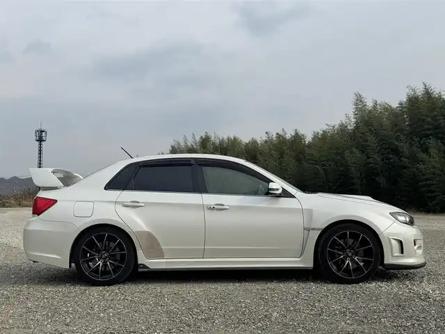 スバル インプレッサ ＷＲＸ STi 兵庫県 2014(平26)年 5.6万km サテンホワイトパール STIエアロ(F/S)/STIタワーバー/ウェッズスポーツ18インチAW/純正ナビ/フルセグTV/Bluetooth接続可/DVD再生可/ETC/ハーフレザーシート/前後ドラレコ/大型リアスポイラー/ツインスクロールターボ