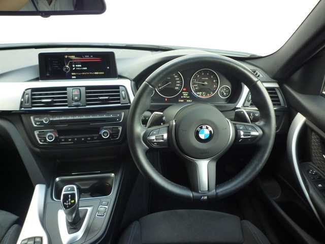 ＢＭＷ ３２０ｉ Mスポーツ 和歌山県 2014(平26)年 2.2万km アルピンホワイトⅢ 純正HDDナビ/（CD/DVD/BT/AUX/USB）/インテリジェントセーフティ/レーンディパーチャーウォーニング/クルーズコントロール/バックカメラ/バックセンサー/ルームミラー、一体型ETC/前席パワーシート/純正HIDヘッドライト/純正18インチAW/スペアキーX1/取扱説明書/保証書