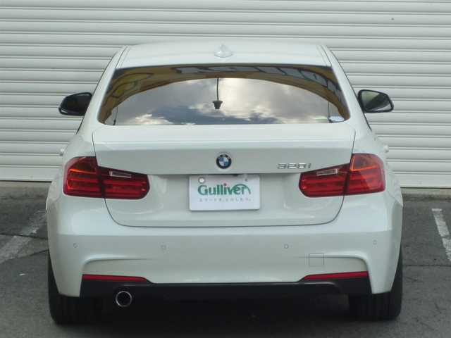 ＢＭＷ ３２０ｉ Mスポーツ 和歌山県 2014(平26)年 2.2万km アルピンホワイトⅢ 純正HDDナビ/（CD/DVD/BT/AUX/USB）/インテリジェントセーフティ/レーンディパーチャーウォーニング/クルーズコントロール/バックカメラ/バックセンサー/ルームミラー、一体型ETC/前席パワーシート/純正HIDヘッドライト/純正18インチAW/スペアキーX1/取扱説明書/保証書