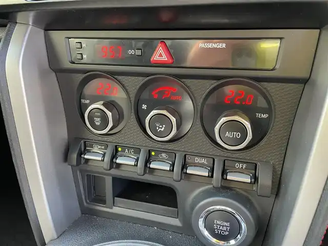 トヨタ ８６ GT 石川県 2013(平25)年 3.7万km ギャラクシーブルーシリカ 純正メモリーナビ/純正CD/DVD再生/フルセグTV/バックカメラ/LEDヘッドライト/スマートキー/プッシュスタート/電動ミラー/オートライト/純正アルミホイール/オートエアコン/社外マフラー