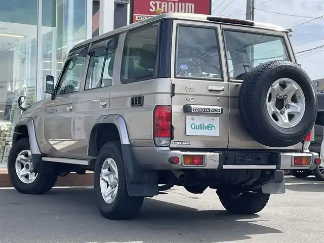トヨタ ランドクルーザー 道央・札幌 2015(平27)年 4万km ゴールドマイカM ・４WD/・ワンオーナー/・純正SDナビ　/　CD＆DVD＆BT＆TV/・デフロック/・5速MT/・ETC/・前方ドライブレコーダー/・背面タイヤ/・夏タイヤ積込/・純正フロアマット/・ドアバイザー/・フォグライト/・保証書/・取扱説明書
