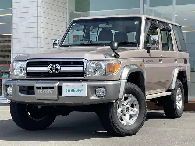トヨタ ランドクルーザー 道央・札幌 2015(平27)年 4万km ゴールドマイカM ・４WD/・ワンオーナー/・純正SDナビ　/　CD＆DVD＆BT＆TV/・デフロック/・5速MT/・ETC/・前方ドライブレコーダー/・背面タイヤ/・夏タイヤ積込/・純正フロアマット/・ドアバイザー/・フォグライト/・保証書/・取扱説明書