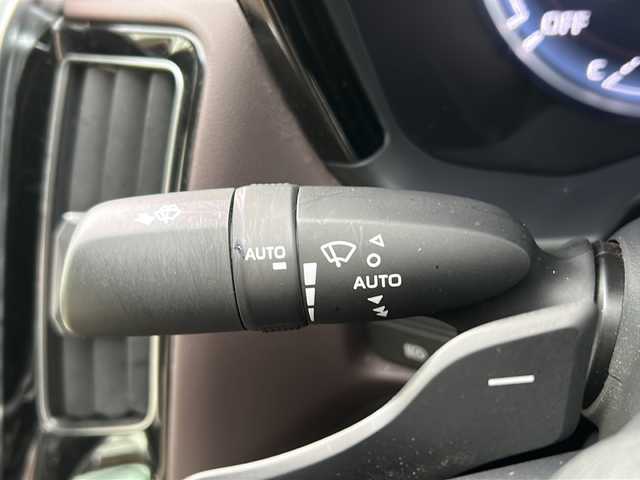 トヨタ クラウン ハイブリッド G 岐阜県 2018(平30)年 4.9万km ホワイトパールクリスタルシャイン 登録時走行距離48811km/純正ディスプレイオーディオ/ワンセグ/バックカメラ/サンルーフ/トヨタセーフティセンス（衝突被害軽減システム）/コーナーセンサー前後/レーダークルーズコントロール/ブラインドスポットモニター/パワーシート全席/シートヒーター/スマートキー/スペアキー1本/ETC/ステアリングヒーター/ブラインドスポットモニター/電動リヤサンシェード/ドアバイザー/ウィンカーミラー/社外アルミホイール/純正フロアマット/ABS/横滑り防止装置/レーンキープアシスト/盗難防止装置/オートライト/オートマチックハイビーム/LEDヘッドライト/フォグランプ/エアバッグ運転席・助手席/カーテンエアバッグ