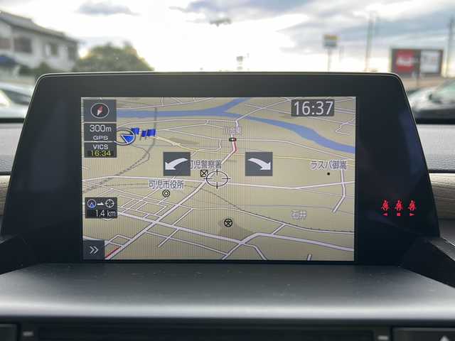 トヨタ クラウン ハイブリッド G 岐阜県 2018(平30)年 4.9万km ホワイトパールクリスタルシャイン 登録時走行距離48811km/純正ディスプレイオーディオ/ワンセグ/バックカメラ/サンルーフ/トヨタセーフティセンス（衝突被害軽減システム）/コーナーセンサー前後/レーダークルーズコントロール/ブラインドスポットモニター/パワーシート全席/シートヒーター/スマートキー/スペアキー1本/ETC/ステアリングヒーター/ブラインドスポットモニター/電動リヤサンシェード/ドアバイザー/ウィンカーミラー/社外アルミホイール/純正フロアマット/ABS/横滑り防止装置/レーンキープアシスト/盗難防止装置/オートライト/オートマチックハイビーム/LEDヘッドライト/フォグランプ/エアバッグ運転席・助手席/カーテンエアバッグ