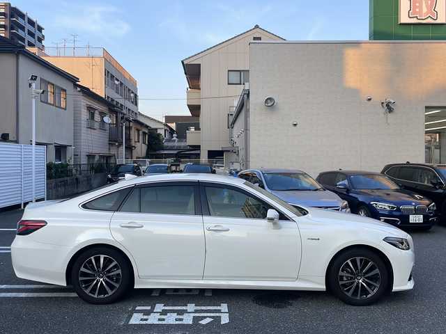 トヨタ クラウン ハイブリッド S Cパッケージ 広島県 2019(令1)年 7.7万km ホワイトパールクリスタルシャイン 登録時走行距離：76155km/メーカー純正ナビ/　CD DVD BT MSV フルセグTV/バックカメラ/プリクラッシュセーフティシステム/レーンキープアシスト/レーダークルーズコントロール/ブラインドスポットモニター/クリアランスソナー/ヘッドアップディスプレイ/リアクロストラフィックアラート/パーキングサポート/ロードサインアシスト/純正ドライブレコーダー/ビルトインETC/AC100V充電/MTモード付AT/ホールド機能付き電子パーキングブレーキ/パワーシート/シートヒーター/革巻きステアリング/ステアリングスイッチ/ステアリングヒーター/プッシュスタート/スマートキー