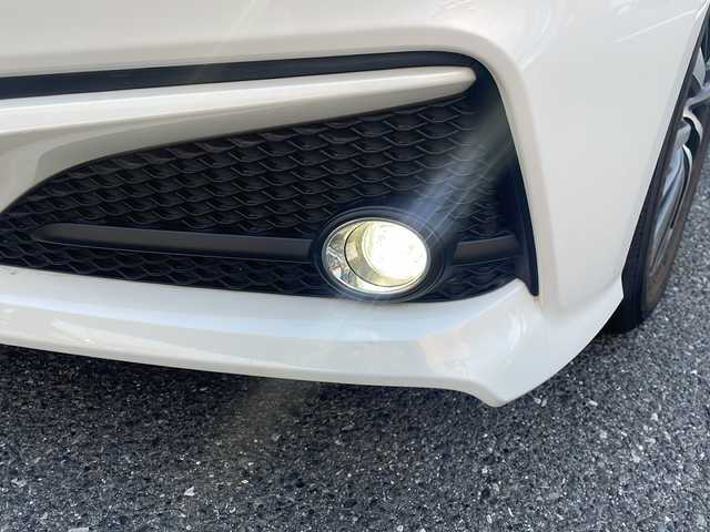 トヨタ クラウン ハイブリッド S Cパッケージ 広島県 2019(令1)年 7.7万km ホワイトパールクリスタルシャイン 登録時走行距離：76155km/メーカー純正ナビ/　CD DVD BT MSV フルセグTV/バックカメラ/プリクラッシュセーフティシステム/レーンキープアシスト/レーダークルーズコントロール/ブラインドスポットモニター/クリアランスソナー/ヘッドアップディスプレイ/リアクロストラフィックアラート/パーキングサポート/ロードサインアシスト/純正ドライブレコーダー/ビルトインETC/AC100V充電/MTモード付AT/ホールド機能付き電子パーキングブレーキ/パワーシート/シートヒーター/革巻きステアリング/ステアリングスイッチ/ステアリングヒーター/プッシュスタート/スマートキー