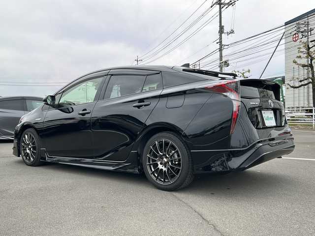 トヨタ プリウス S ツーリングセレクション 岡山県 2016(平28)年 8.1万km アティチュードブラックマイカ モデリスタ/純正9型ナビ/（AM.FM.BT.TV.DVD.CD）/トヨタセーフティセンス/・プリクラッシュセーフティ/・アダプティブクルーズコントロール/・オートマチックハイビーム/・レーンキープアシスト/合皮シート/シートヒーター/アイドリングストップ/びるといんETC/社外17インチアルミ/LEDヘッドライト