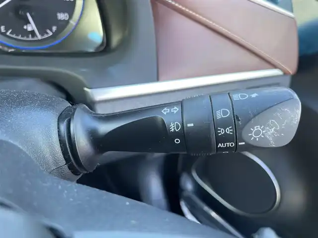 トヨタ ハリアー プレミアム メタル&レザーP 熊本県 2018(平30)年 5.4万km ブラック 純正カーナビ/・AM/FM/CD/DVD/BT/SD/・フルセグTV/・バックカメラ/トヨタセーフティセンス/・プリクラッシュセーフティ/・レーントレーシングアシスト/・クリアランスソナー/・パーキングサポートブレーキ/・ロードサインアシスト/・オートマチックハイビーム/プッシュパーキングブレーキ/オートブレーキホールド/クルーズコントロール/革巻きステアリング/・ステアリングスイッチ/パワーシート/・メモリー付きシート/・シートヒーター/・シートクーラー/プッシュスタート/スペアキー/・スペアカード/電動格納ミラー/・ウィンカーミラー/・ウィンカーヒーター/パワーバックドア