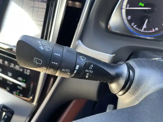 トヨタ ハリアー プレミアム メタル&レザーP 熊本県 2018(平30)年 5.4万km ブラック 純正カーナビ/・AM/FM/CD/DVD/BT/SD/・フルセグTV/・バックカメラ/トヨタセーフティセンス/・プリクラッシュセーフティ/・レーントレーシングアシスト/・クリアランスソナー/・パーキングサポートブレーキ/・ロードサインアシスト/・オートマチックハイビーム/プッシュパーキングブレーキ/オートブレーキホールド/クルーズコントロール/革巻きステアリング/・ステアリングスイッチ/パワーシート/・メモリー付きシート/・シートヒーター/・シートクーラー/プッシュスタート/スペアキー/・スペアカード/電動格納ミラー/・ウィンカーミラー/・ウィンカーヒーター/パワーバックドア