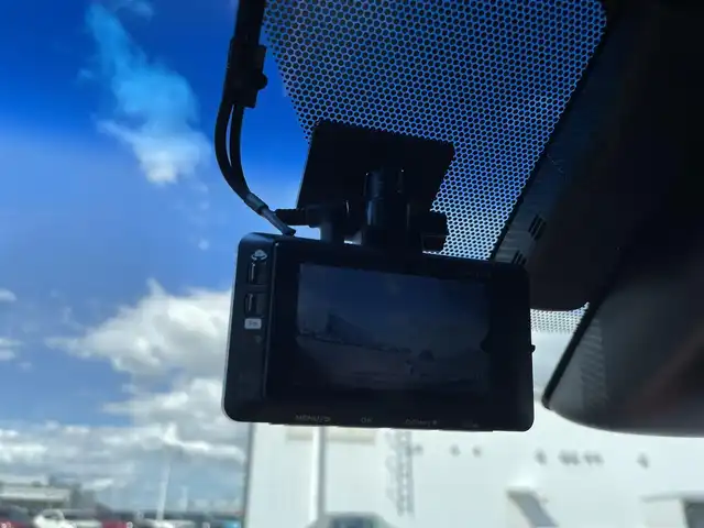 トヨタ ハリアー プレミアム メタル&レザーP 熊本県 2018(平30)年 5.4万km ブラック 純正カーナビ/・AM/FM/CD/DVD/BT/SD/・フルセグTV/・バックカメラ/トヨタセーフティセンス/・プリクラッシュセーフティ/・レーントレーシングアシスト/・クリアランスソナー/・パーキングサポートブレーキ/・ロードサインアシスト/・オートマチックハイビーム/プッシュパーキングブレーキ/オートブレーキホールド/クルーズコントロール/革巻きステアリング/・ステアリングスイッチ/パワーシート/・メモリー付きシート/・シートヒーター/・シートクーラー/プッシュスタート/スペアキー/・スペアカード/電動格納ミラー/・ウィンカーミラー/・ウィンカーヒーター/パワーバックドア