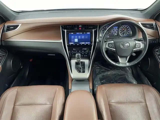 トヨタ ハリアー プレミアム メタル&レザーP 大阪府 2018(平30)年 5.4万km ブラック トヨタセーフティセンス/・プリクラッシュセーフティ/・レーントレーシングアシスト/・クリアランスソナー/・パーキングサポートブレーキ/・ロードサインアシスト/・オートマチックハイビーム/・クリアランスソナー/純正SDナビ【NSZT-Y68T】/（AM/FM/CD/DVD/BT/SD/フルセグTV）/バックカメラ/ETC/プッシュパーキングブレーキ/オートブレーキホールド/レーダークルーズコントロール/レザーシート/・前席パワーシート/・シートヒーター/・シートクーラー/LEDヘッドライト/電動格納ミラー/パワーバックドア