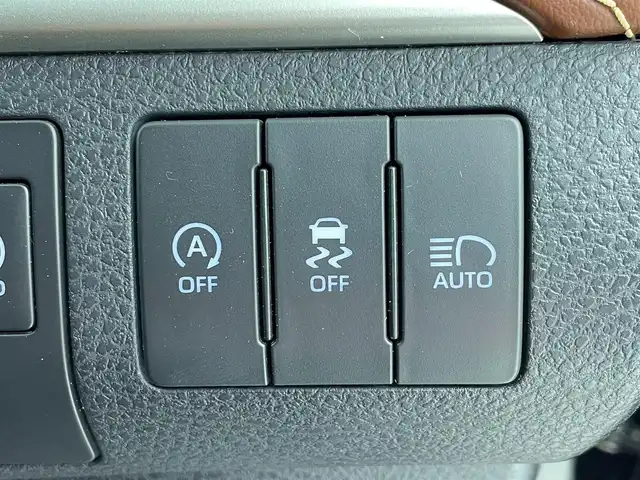 トヨタ ハリアー プレミアム メタル&レザーP 大阪府 2018(平30)年 5.4万km ブラック トヨタセーフティセンス/・プリクラッシュセーフティ/・レーントレーシングアシスト/・クリアランスソナー/・パーキングサポートブレーキ/・ロードサインアシスト/・オートマチックハイビーム/・クリアランスソナー/純正SDナビ【NSZT-Y68T】/（AM/FM/CD/DVD/BT/SD/フルセグTV）/バックカメラ/ETC/プッシュパーキングブレーキ/オートブレーキホールド/レーダークルーズコントロール/レザーシート/・前席パワーシート/・シートヒーター/・シートクーラー/LEDヘッドライト/電動格納ミラー/パワーバックドア