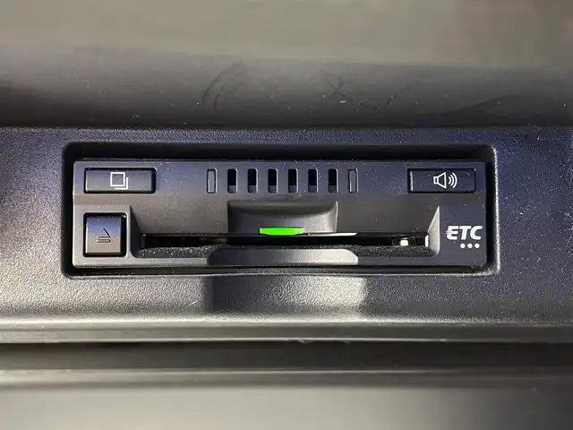 トヨタ ハリアー プレミアム メタル&レザーP 大阪府 2018(平30)年 5.4万km ブラック トヨタセーフティセンス/・プリクラッシュセーフティ/・レーントレーシングアシスト/・クリアランスソナー/・パーキングサポートブレーキ/・ロードサインアシスト/・オートマチックハイビーム/・クリアランスソナー/純正SDナビ【NSZT-Y68T】/（AM/FM/CD/DVD/BT/SD/フルセグTV）/バックカメラ/ETC/プッシュパーキングブレーキ/オートブレーキホールド/レーダークルーズコントロール/レザーシート/・前席パワーシート/・シートヒーター/・シートクーラー/LEDヘッドライト/電動格納ミラー/パワーバックドア