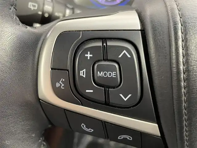 トヨタ ハリアー プレミアム メタル&レザーP 大阪府 2018(平30)年 5.4万km ブラック トヨタセーフティセンス/・プリクラッシュセーフティ/・レーントレーシングアシスト/・クリアランスソナー/・パーキングサポートブレーキ/・ロードサインアシスト/・オートマチックハイビーム/・クリアランスソナー/純正SDナビ【NSZT-Y68T】/（AM/FM/CD/DVD/BT/SD/フルセグTV）/バックカメラ/ETC/プッシュパーキングブレーキ/オートブレーキホールド/レーダークルーズコントロール/レザーシート/・前席パワーシート/・シートヒーター/・シートクーラー/LEDヘッドライト/電動格納ミラー/パワーバックドア