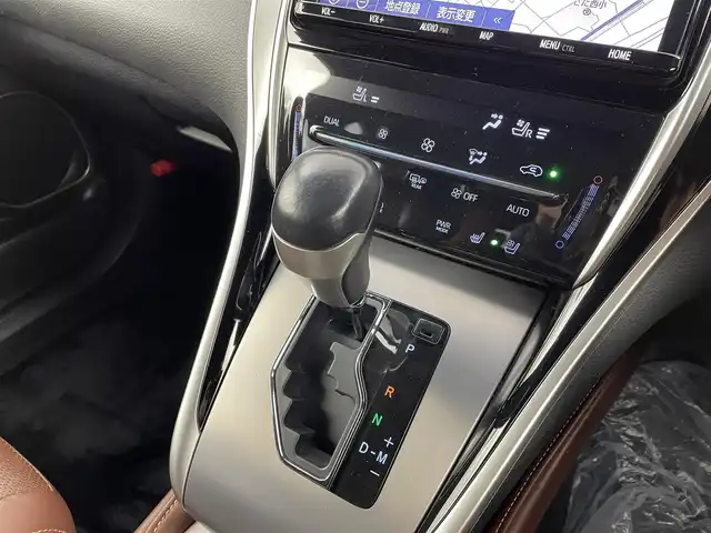 トヨタ ハリアー プレミアム メタル&レザーP 大阪府 2018(平30)年 5.4万km ブラック トヨタセーフティセンス/・プリクラッシュセーフティ/・レーントレーシングアシスト/・クリアランスソナー/・パーキングサポートブレーキ/・ロードサインアシスト/・オートマチックハイビーム/・クリアランスソナー/純正SDナビ【NSZT-Y68T】/（AM/FM/CD/DVD/BT/SD/フルセグTV）/バックカメラ/ETC/プッシュパーキングブレーキ/オートブレーキホールド/レーダークルーズコントロール/レザーシート/・前席パワーシート/・シートヒーター/・シートクーラー/LEDヘッドライト/電動格納ミラー/パワーバックドア