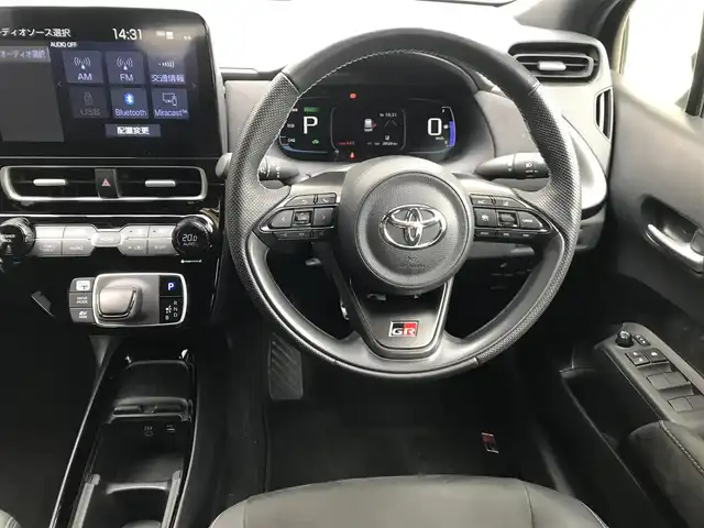 トヨタ アクア GRスポーツ 和歌山県 2023(令5)年 2.9万km ブラックマイカ 純正ディスプイレイオーディオ/　BT/AM/FM/トヨタセーフティセンス/・衝突被害軽減ブレーキ/・車線逸脱抑制機能/・ブラインドスポットモニター/・パーキングサポートブレーキ/・レーダークルーズコントロール/バックカメラ/パノラミックビューモニター/アドバンスドパーク/ハーフレザーシート/前席シートヒーター/ステアリングヒーター/スペアキー×１/純正ETC/保証書/取扱説明書