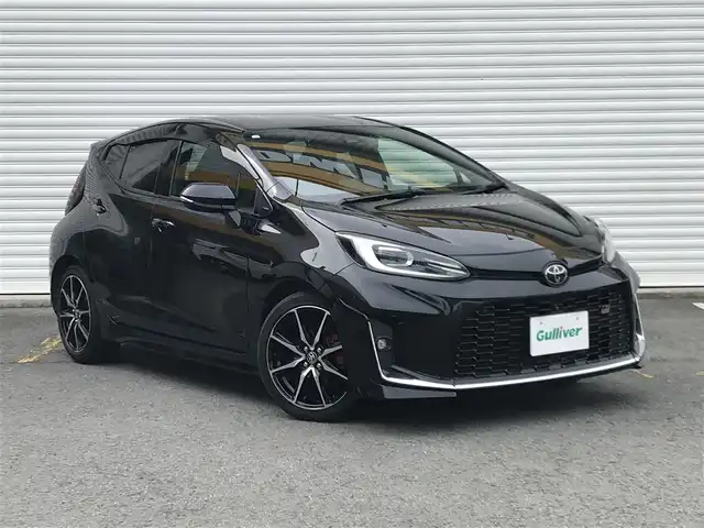 トヨタ アクア GRスポーツ 和歌山県 2023(令5)年 2.9万km ブラックマイカ 純正ディスプイレイオーディオ/　BT/AM/FM/トヨタセーフティセンス/・衝突被害軽減ブレーキ/・車線逸脱抑制機能/・ブラインドスポットモニター/・パーキングサポートブレーキ/・レーダークルーズコントロール/バックカメラ/パノラミックビューモニター/アドバンスドパーク/ハーフレザーシート/前席シートヒーター/ステアリングヒーター/スペアキー×１/純正ETC/保証書/取扱説明書