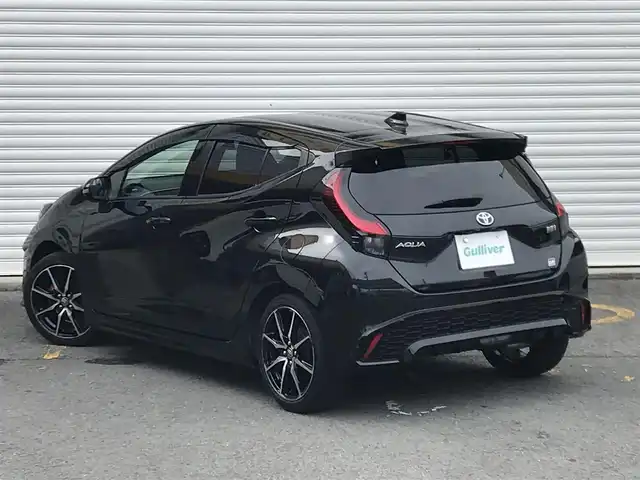 トヨタ アクア GRスポーツ 和歌山県 2023(令5)年 2.9万km ブラックマイカ 純正ディスプイレイオーディオ/　BT/AM/FM/トヨタセーフティセンス/・衝突被害軽減ブレーキ/・車線逸脱抑制機能/・ブラインドスポットモニター/・パーキングサポートブレーキ/・レーダークルーズコントロール/バックカメラ/パノラミックビューモニター/アドバンスドパーク/ハーフレザーシート/前席シートヒーター/ステアリングヒーター/スペアキー×１/純正ETC/保証書/取扱説明書