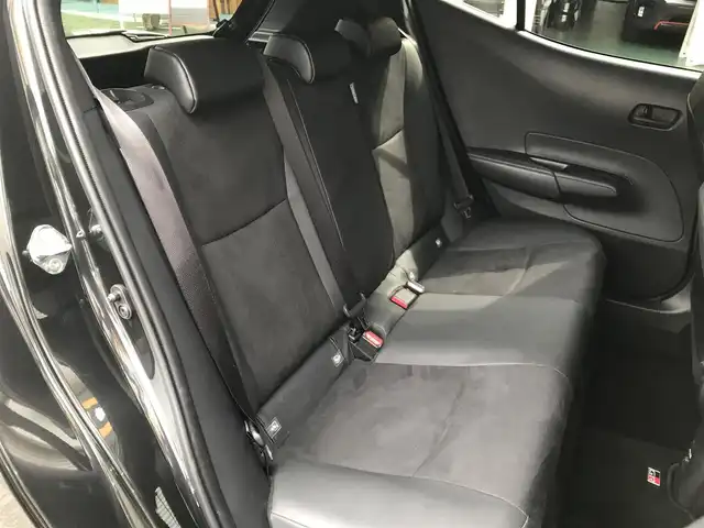 トヨタ アクア GRスポーツ 和歌山県 2023(令5)年 2.9万km ブラックマイカ 純正ディスプイレイオーディオ/　BT/AM/FM/トヨタセーフティセンス/・衝突被害軽減ブレーキ/・車線逸脱抑制機能/・ブラインドスポットモニター/・パーキングサポートブレーキ/・レーダークルーズコントロール/バックカメラ/パノラミックビューモニター/アドバンスドパーク/ハーフレザーシート/前席シートヒーター/ステアリングヒーター/スペアキー×１/純正ETC/保証書/取扱説明書