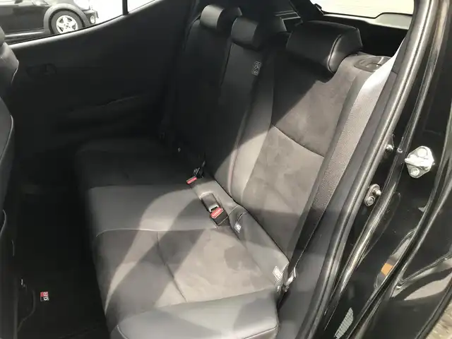 トヨタ アクア GRスポーツ 和歌山県 2023(令5)年 2.9万km ブラックマイカ 純正ディスプイレイオーディオ/　BT/AM/FM/トヨタセーフティセンス/・衝突被害軽減ブレーキ/・車線逸脱抑制機能/・ブラインドスポットモニター/・パーキングサポートブレーキ/・レーダークルーズコントロール/バックカメラ/パノラミックビューモニター/アドバンスドパーク/ハーフレザーシート/前席シートヒーター/ステアリングヒーター/スペアキー×１/純正ETC/保証書/取扱説明書