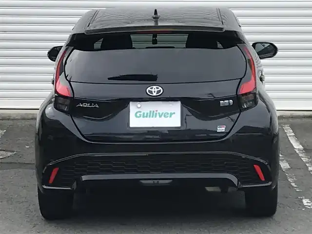 トヨタ アクア GRスポーツ 和歌山県 2023(令5)年 2.9万km ブラックマイカ 純正ディスプイレイオーディオ/　BT/AM/FM/トヨタセーフティセンス/・衝突被害軽減ブレーキ/・車線逸脱抑制機能/・ブラインドスポットモニター/・パーキングサポートブレーキ/・レーダークルーズコントロール/バックカメラ/パノラミックビューモニター/アドバンスドパーク/ハーフレザーシート/前席シートヒーター/ステアリングヒーター/スペアキー×１/純正ETC/保証書/取扱説明書