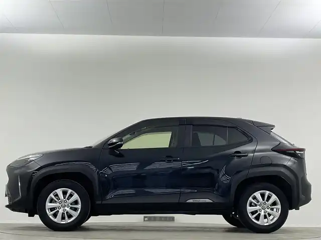 トヨタ ヤリスクロス ハイブリッド G 埼玉県 2022(令4)年 2.8万km ブラックマイカ 純正８インチナビ　Ｂｌｕｅｔｏｏｔｈ　アラウンドビューモニター　前後ドライブレコーダー　レーダークルーズコントロール　レーンキープアシスト　コーナーセンサー　衝突軽減システム　スマートキー ＥＴＣ