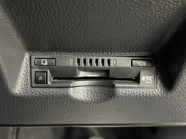トヨタ ヤリスクロス ハイブリッド G 埼玉県 2022(令4)年 2.8万km ブラックマイカ 純正８インチナビ　Ｂｌｕｅｔｏｏｔｈ　アラウンドビューモニター　前後ドライブレコーダー　レーダークルーズコントロール　レーンキープアシスト　コーナーセンサー　衝突軽減システム　スマートキー ＥＴＣ