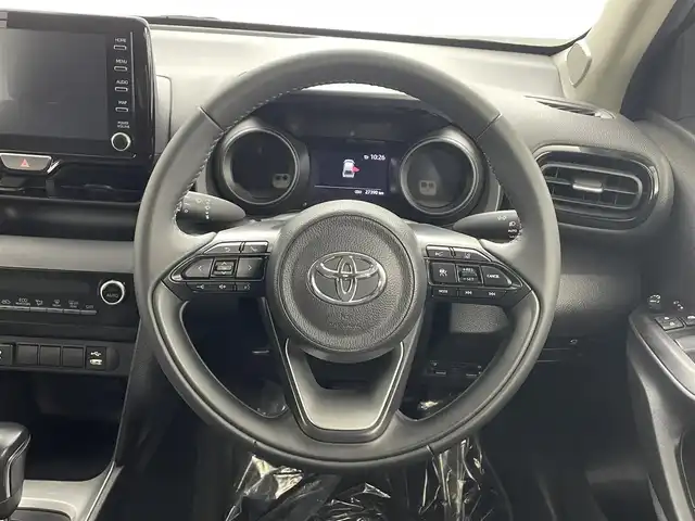 トヨタ ヤリスクロス ハイブリッド G 埼玉県 2022(令4)年 2.8万km ブラックマイカ 純正８インチナビ　Ｂｌｕｅｔｏｏｔｈ　アラウンドビューモニター　前後ドライブレコーダー　レーダークルーズコントロール　レーンキープアシスト　コーナーセンサー　衝突軽減システム　スマートキー ＥＴＣ