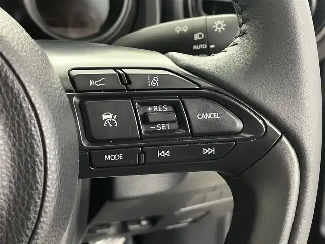 トヨタ ヤリスクロス ハイブリッド G 埼玉県 2022(令4)年 2.8万km ブラックマイカ 純正８インチナビ　Ｂｌｕｅｔｏｏｔｈ　アラウンドビューモニター　前後ドライブレコーダー　レーダークルーズコントロール　レーンキープアシスト　コーナーセンサー　衝突軽減システム　スマートキー ＥＴＣ