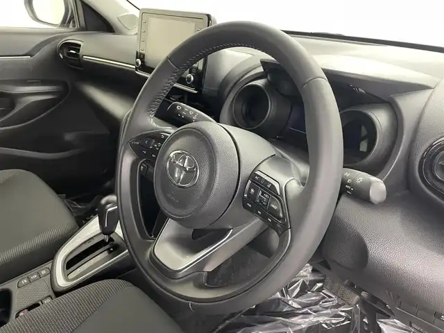 トヨタ ヤリスクロス ハイブリッド G 埼玉県 2022(令4)年 2.8万km ブラックマイカ 純正８インチナビ　Ｂｌｕｅｔｏｏｔｈ　アラウンドビューモニター　前後ドライブレコーダー　レーダークルーズコントロール　レーンキープアシスト　コーナーセンサー　衝突軽減システム　スマートキー ＥＴＣ