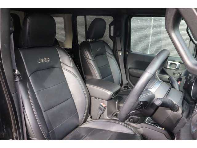 クライスラー・ジープ ジープ ラングラー アンリミテッド サハラ ローンチエディション 大分県 2018(平30)年 8.9万km ブラック 当店買取車両/クルーズコントロール/ブラインドスポットモニター/純正ナビ/地デジ/ＣａｒＰｌａｙ/Bluetooth/ＵＳＢ/フロントカメラ/バックカメラ/サイドカメラ/レザーシート（黒）/シートヒーター/ステアリングヒーター/ＬＥＤヘッドライト/オートライト/純正１８インチＡＷ/ＥＴＣ/ドライブレコーダー前後（ユピテル）