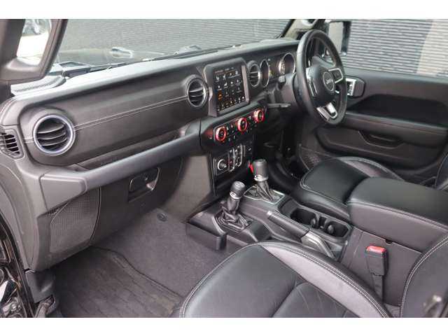 クライスラー・ジープ ジープ ラングラー アンリミテッド サハラ ローンチエディション 大分県 2018(平30)年 8.9万km ブラック 当店買取車両/クルーズコントロール/ブラインドスポットモニター/純正ナビ/地デジ/ＣａｒＰｌａｙ/Bluetooth/ＵＳＢ/フロントカメラ/バックカメラ/サイドカメラ/レザーシート（黒）/シートヒーター/ステアリングヒーター/ＬＥＤヘッドライト/オートライト/純正１８インチＡＷ/ＥＴＣ/ドライブレコーダー前後（ユピテル）