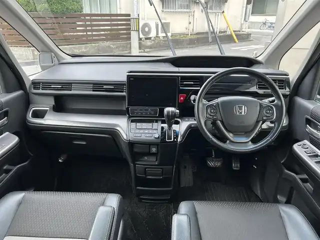 ホンダ ステップワゴン スパーダ クルスピセンシング 愛知県 2019(令1)年 8.2万km オブシダンブルーパール バックカメラ/三列シート/ウォークスルー/純正後席フリップダウンモニタ/両側パワースライド/MTモード付きAT/パドルシフト/エンジンスタートボタン/スマートキー/純正メモリーナビ/Bluetooth/DVD/CD/フルセグTV/ドライブレコーダー前後/前席シートヒーター/純正フロアマット/純正アルミホイール/クルーズコントロール/レーンキープアシスト/横滑り防止装置/衝突被害軽減システム/保証書/取扱説明書
