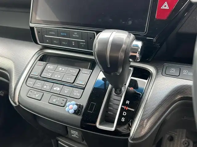 ホンダ ステップワゴン スパーダ クルスピセンシング 愛知県 2019(令1)年 8.2万km オブシダンブルーパール バックカメラ/三列シート/ウォークスルー/純正後席フリップダウンモニタ/両側パワースライド/MTモード付きAT/パドルシフト/エンジンスタートボタン/スマートキー/純正メモリーナビ/Bluetooth/DVD/CD/フルセグTV/ドライブレコーダー前後/前席シートヒーター/純正フロアマット/純正アルミホイール/クルーズコントロール/レーンキープアシスト/横滑り防止装置/衝突被害軽減システム/保証書/取扱説明書