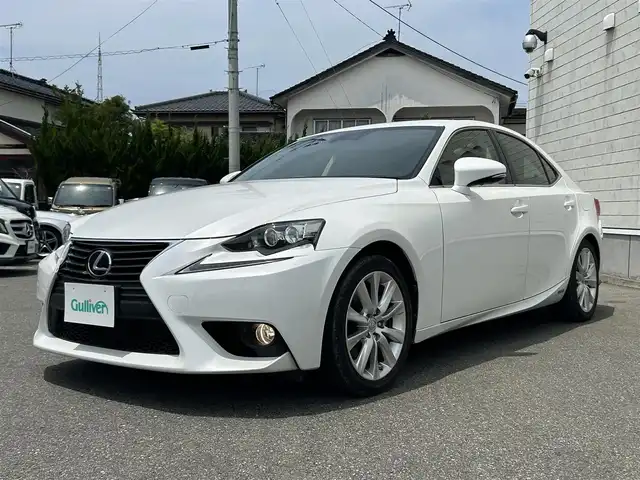レクサス ＩＳ 300h バージョンL 山形県 2014(平26)年 5.3万km ホワイトパールクリスタルシャイン 純正SDナビ/フルセグTV/AM/FM/DVD/SD/Bluetooth/パドルシフト/レーダークルーズコントロール/盗難防止装置/横滑り防止装置/セミアニリン本革シート/電動リヤウィンドゥサンシェード/EVドライブモード/ドライブモードセレクトスイッチ/アイドリングストップ/バックカメラ/シートヒーター/シートエアコン/ステアリングヒーター/前席パワーシート/スペアキー1個/LEDライト/AUTOライト/フォグランプ/電動格納ミラー/保証書