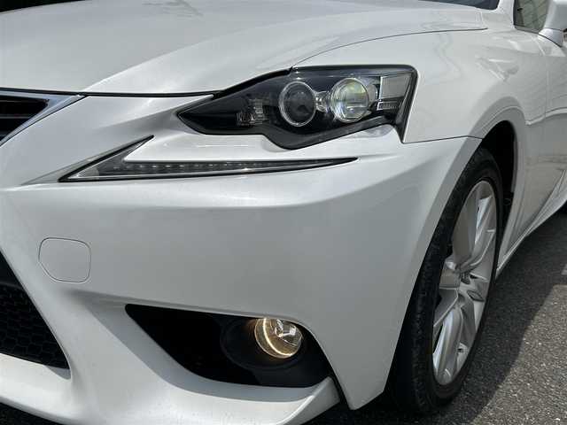 レクサス ＩＳ 300h バージョンL 山形県 2014(平26)年 5.3万km ホワイトパールクリスタルシャイン 純正SDナビ/フルセグTV/AM/FM/DVD/SD/Bluetooth/パドルシフト/レーダークルーズコントロール/盗難防止装置/横滑り防止装置/セミアニリン本革シート/電動リヤウィンドゥサンシェード/EVドライブモード/ドライブモードセレクトスイッチ/アイドリングストップ/バックカメラ/シートヒーター/シートエアコン/ステアリングヒーター/前席パワーシート/スペアキー1個/LEDライト/AUTOライト/フォグランプ/電動格納ミラー/保証書