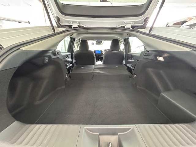 トヨタ プリウス G 宮城県 2023(令5)年 1.3万km プラチナホワイトパールマイカ ワンオーナー/純正ナビ（AM/FM/BT/USB）/フルセグTV/レーダークルーズコントロール/レーンキープアシスト/衝突被害軽減装置/コーナーセンサー/シートヒーター/電動パーキングブレーキ/オートライト/オートマチックハイビーム/LEDライト/ETC2.0/ドライブレコーダー（前後）/保証書