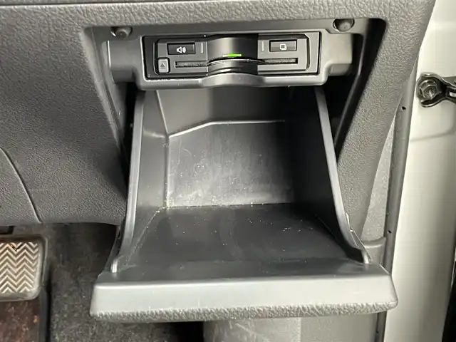 トヨタ アルファード 茨城県 2013(平25)年 2.3万km ホワイトパールクリスタルシャイン 社外ナビ/フルセグ視聴可/Bluetooth接続/DVD再生可/ETC/クルコン/後席モニター/サンルーフ/オットマン/電動リアゲート/純正AW/純正フロアマット